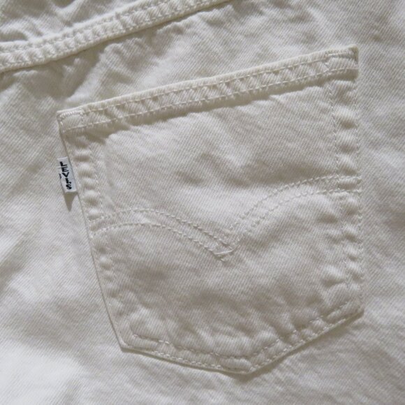 LEVI'S 80's Mom Shorts in White Denim Minimalist Preppy Quiet Luxury Size 28 - Picture 11 of 13